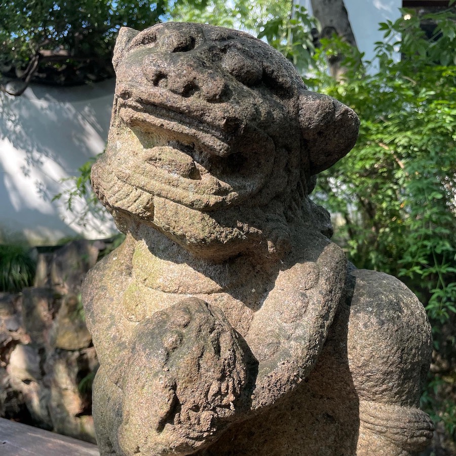 Chinese lion statue in Qiuxia Garden - onaroadtonowhere.com