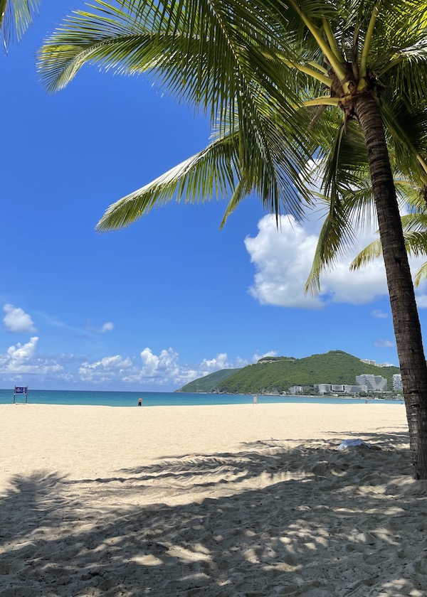 Dadonghai beach, Sanya onaroadtonowhere.com