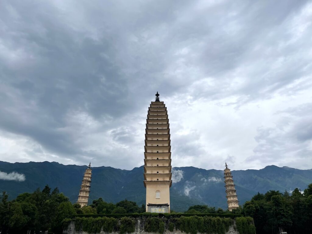 Three Pagodas Temple, onaroadtonowhere.com