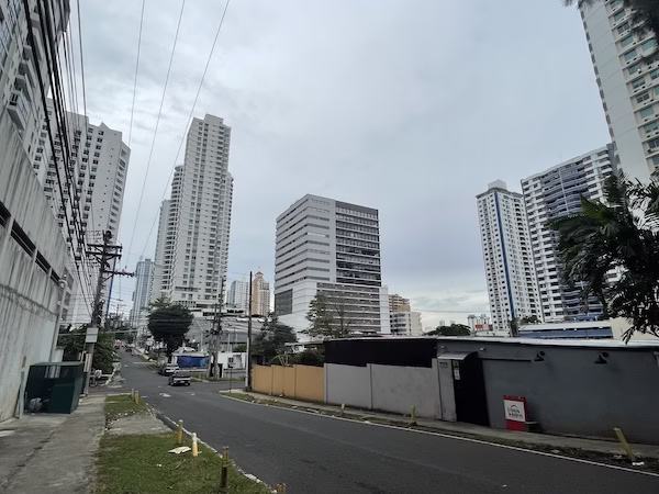 A quiet street in Panama City.