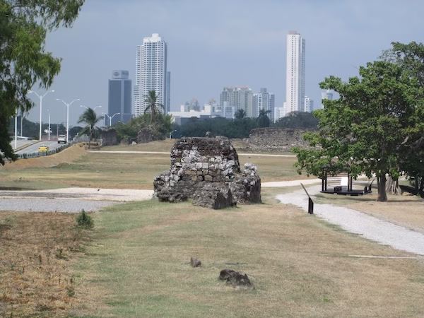 An old stone ruin in front of skyscrapers in Panama Viejo
