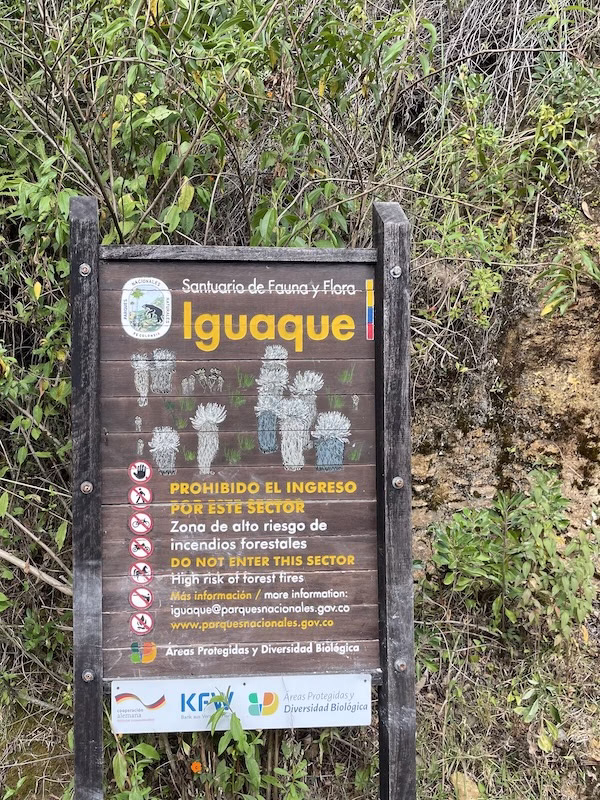 Sign displaying that this sector of Iguaque park is closed