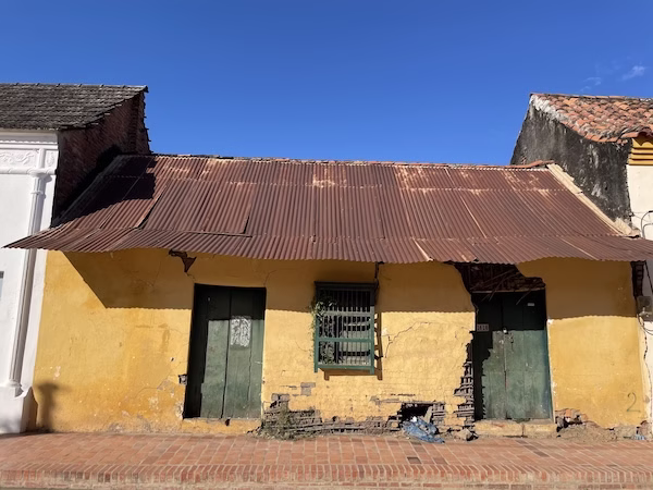 A crumbling old house in Mompox, Colombia