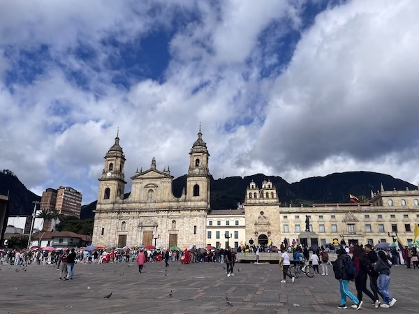 Crowds gather in Plaza Bolívar