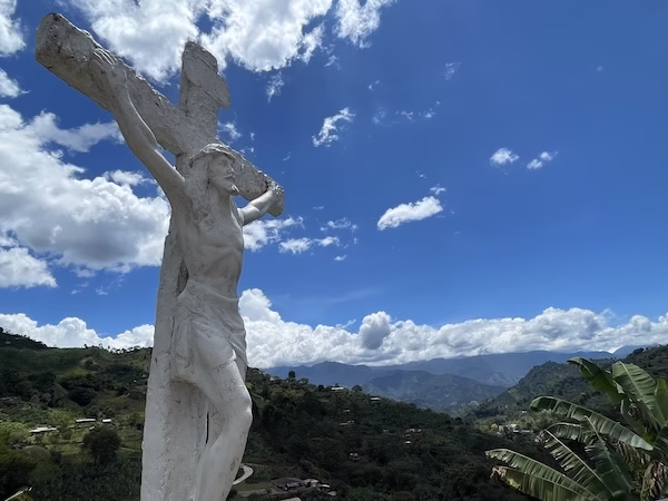 A crucifix with the image of Jesus on a hill overlooking Jardín