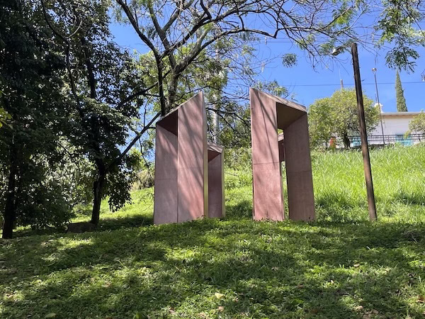 Rectangular shaped modern art sculptures on Cerro Nutibara