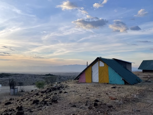 A wooden cabin at Hospedaje Mirador Valle de la Tatacoa in the Tatacoa Desert, Colombia