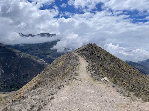 The trail of the Nariz del Diablo hike near Alausí in the Ecuadorian Andes
