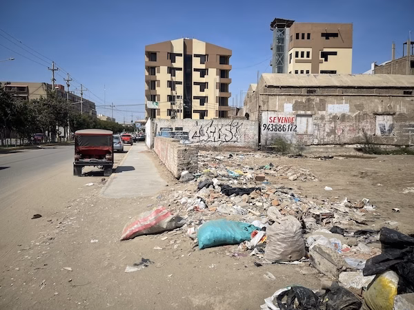 Trash on the side of the road in Chiclayo, Peru