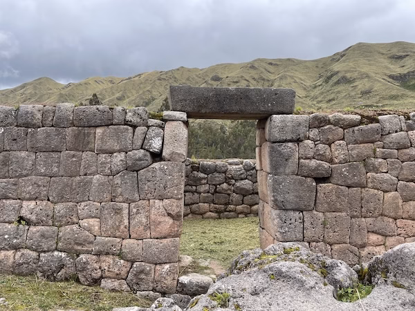 An Inca door in the ruins of Puka Pukara