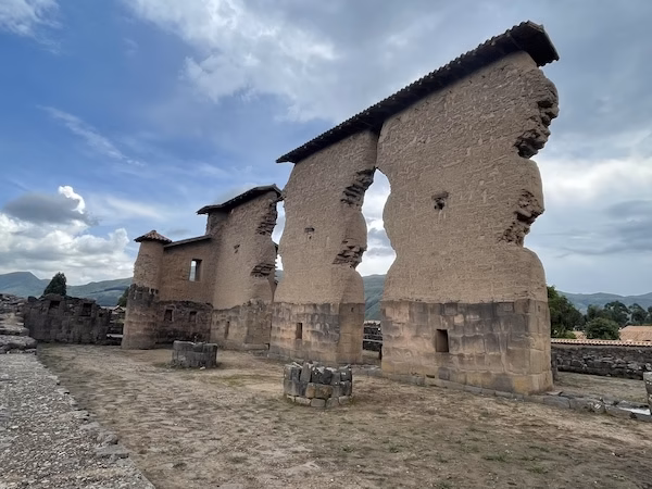The walls of the temple of Wiracocha in Raqch'i